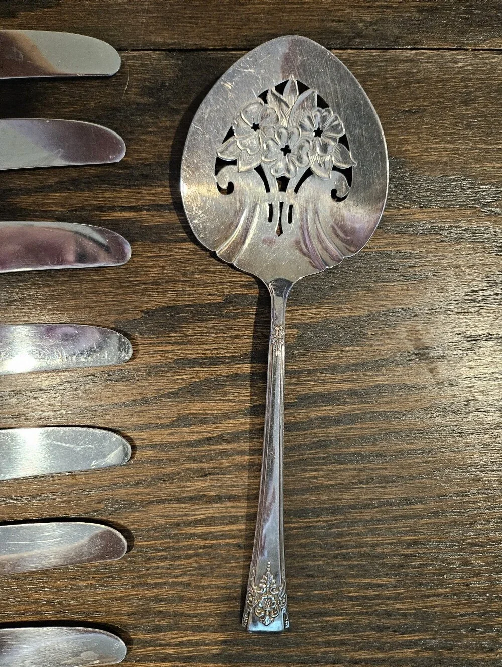 Wm Rogers Overlaid Vintage Silver Flatware Set - 51 Pieces Eith Floral Engraving